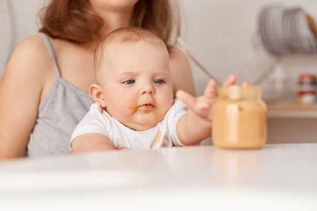 Jak wybrać odpowiednie mleko hipoalergiczne dla niemowlęcia?