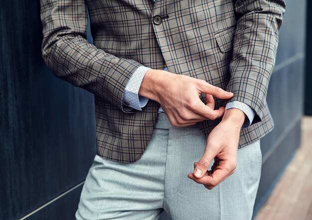 Jak zbudować idealną garderobę, która podkreśli męską elegancję?