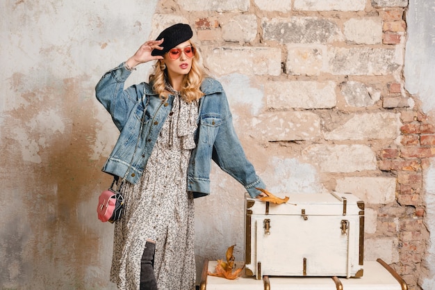 Jak moda vintage może dodać charakteru Twoim codziennym stylizacjom?